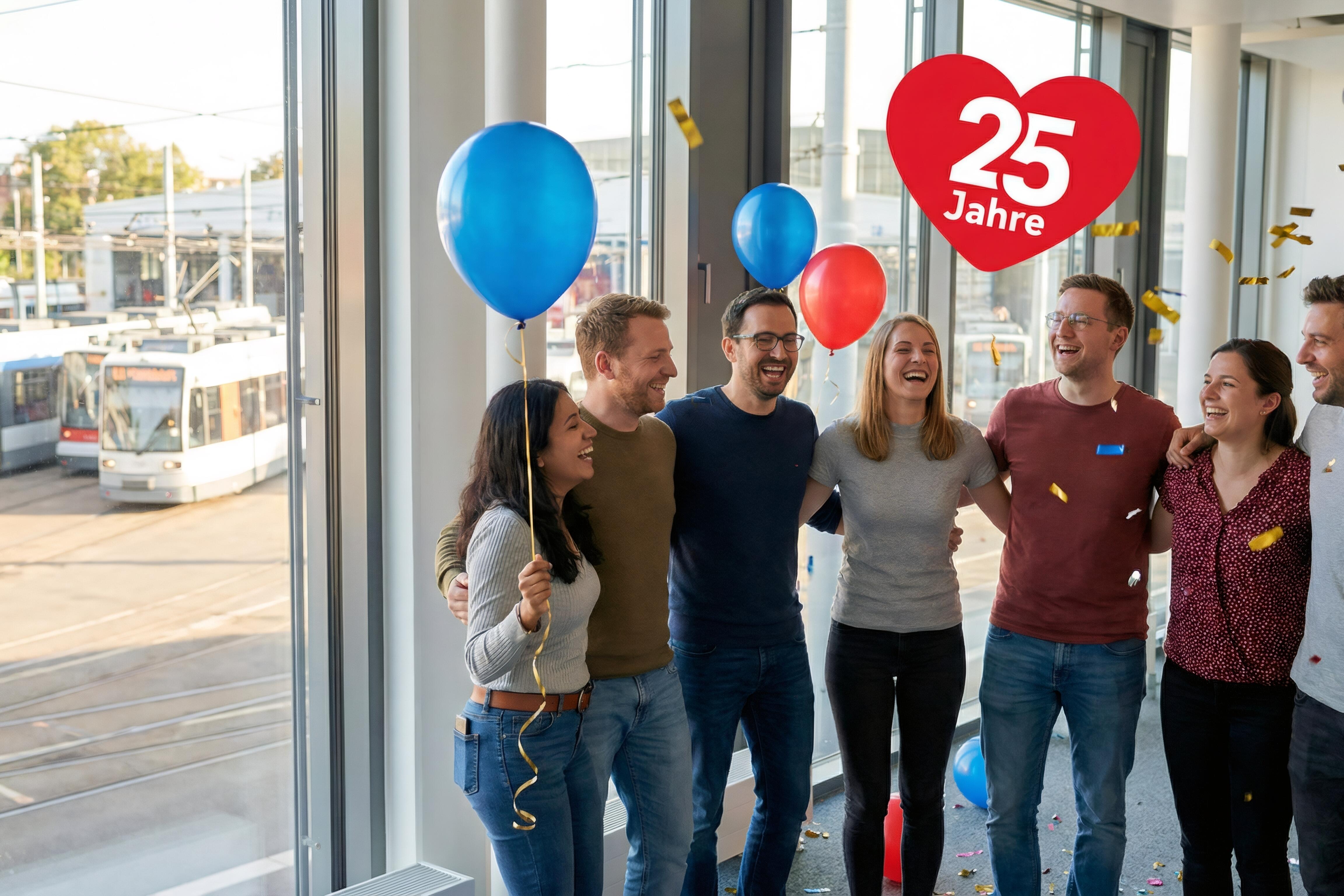 Eine Gruppe von Menschen die sich freuen, im Hintergrund ein Betriebshof