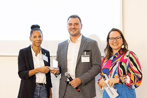 Feierliche Übergabe auf der 3. VDV-Bildungskonferenz