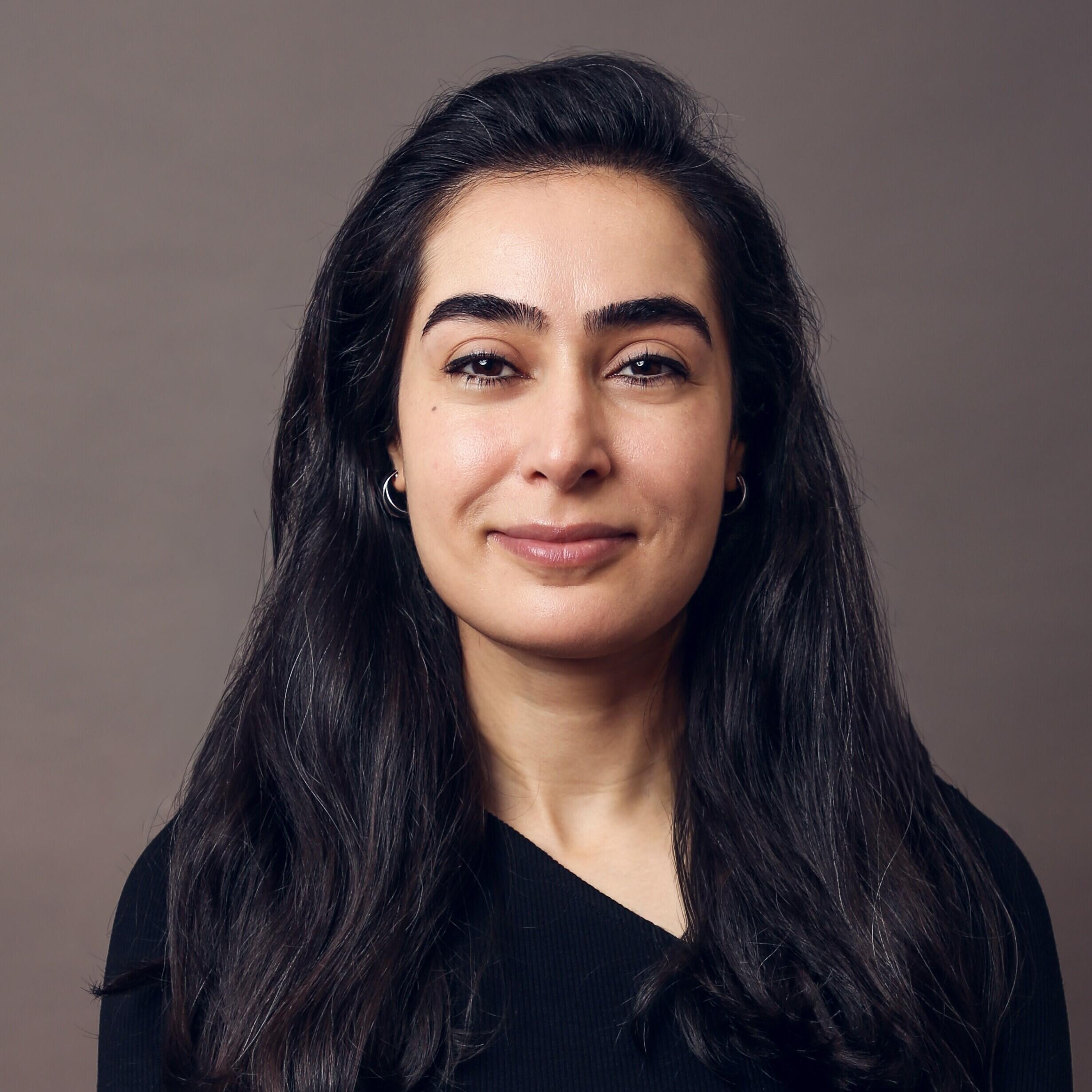 Partrait der Dozentin Eyshan Shadi