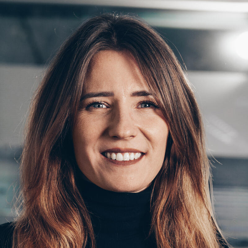 Laura Suhr Portrait Webseite 800x800px