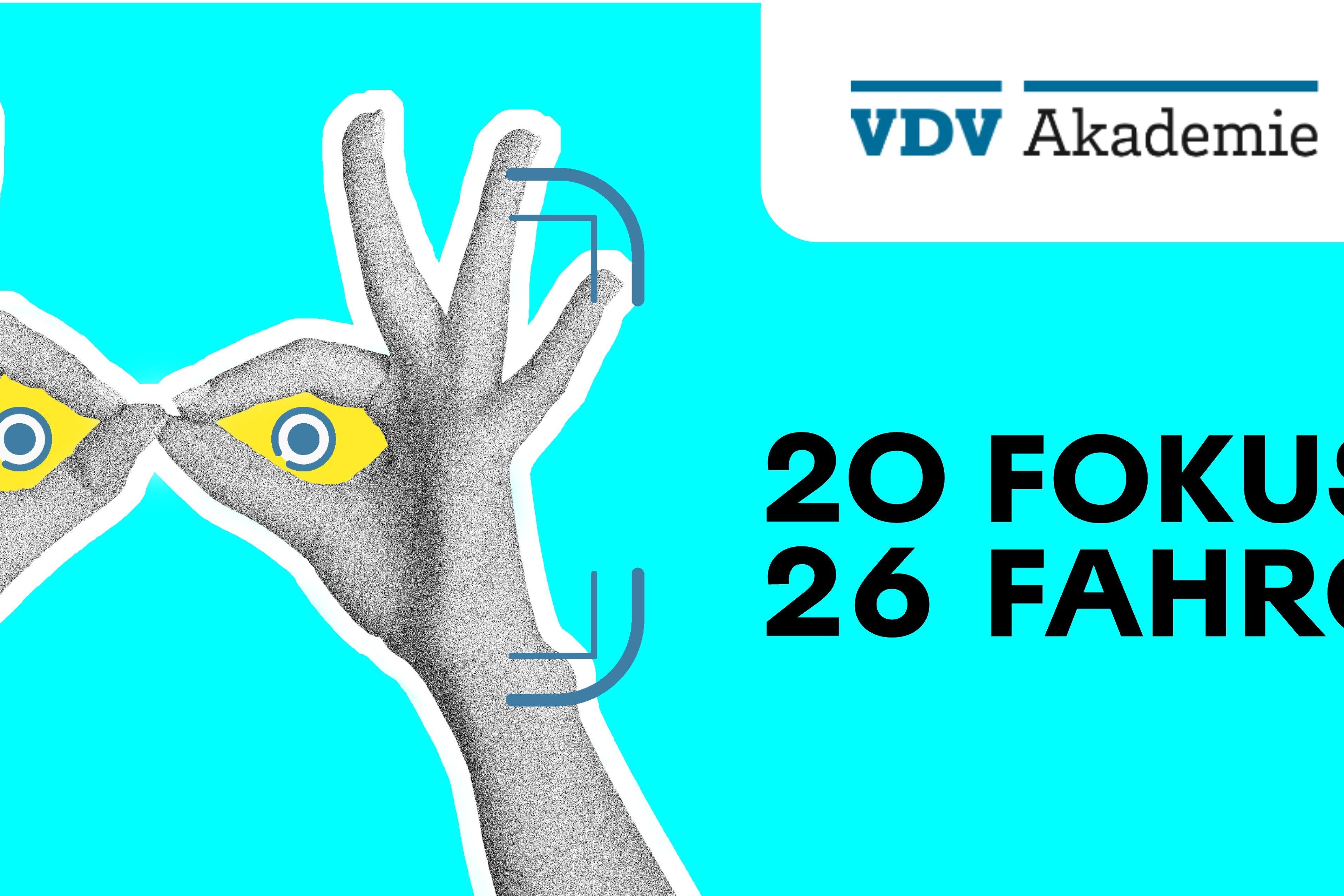 Es ist eine Brille aus zwei Händen zu sehen und daneben eine aufschrift mit 2026 Fokus Fahrgast mit einem blauen Hintergrund