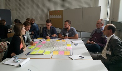 Die Studierenden unserer VDV-Sommeruni diskutieren bei der Zukunftskonferenz